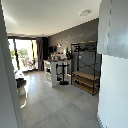 Appt Golfe De Saint-tropez Proche De La Climatise Apartment Grimaud